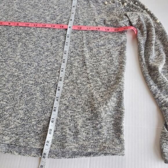 H&M Womens Sweater SZ XS Pearls Long Sleeves Gray Mockneck Lightweight Trendy‎ - Picture 3 of 11